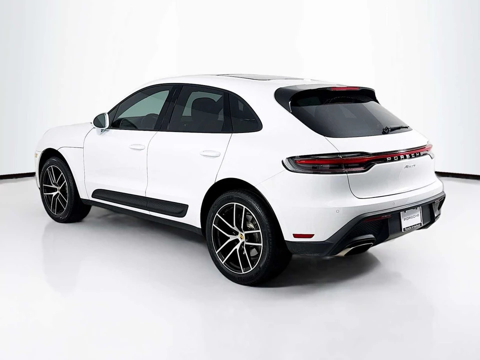 2025 Porsche Macan - Image 3 of 31