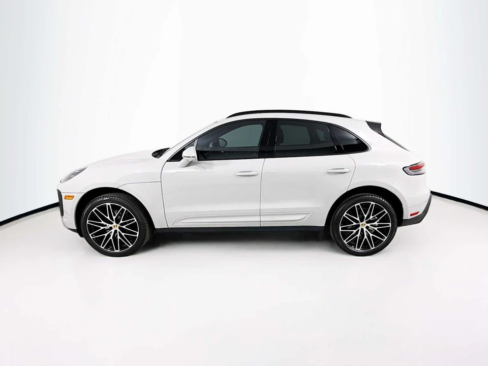 2025 Porsche Macan - Image 2 of 31