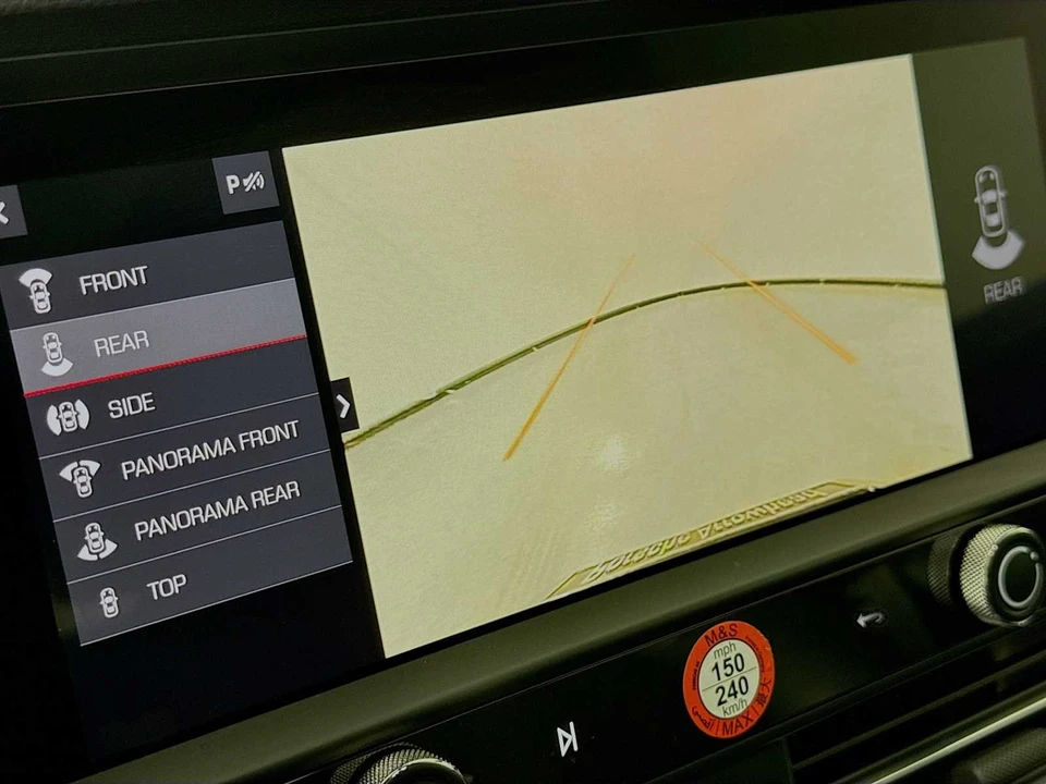 2025 Porsche Macan - Image 19 of 31