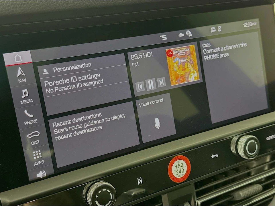 2025 Porsche Macan - Image 17 of 31