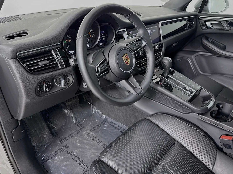 2025 Porsche Macan - Image 4 of 31