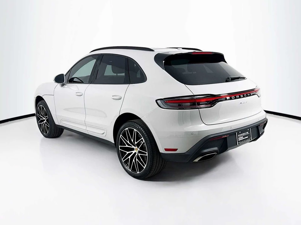 2025 Porsche Macan - Image 3 of 31