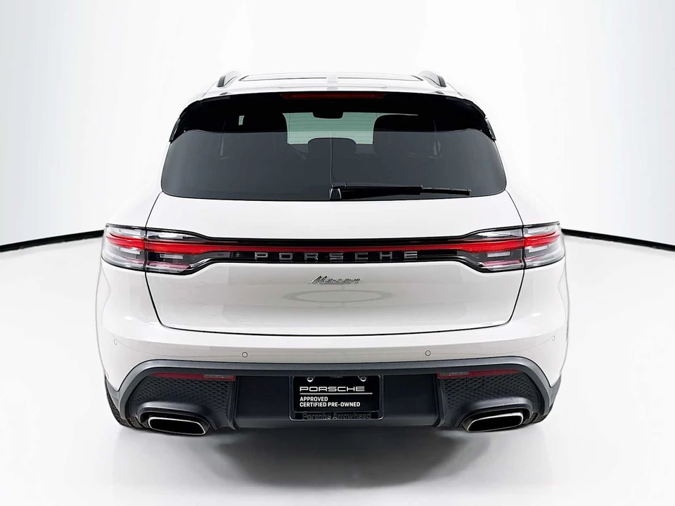2025 Porsche Macan - Image 10 of 31