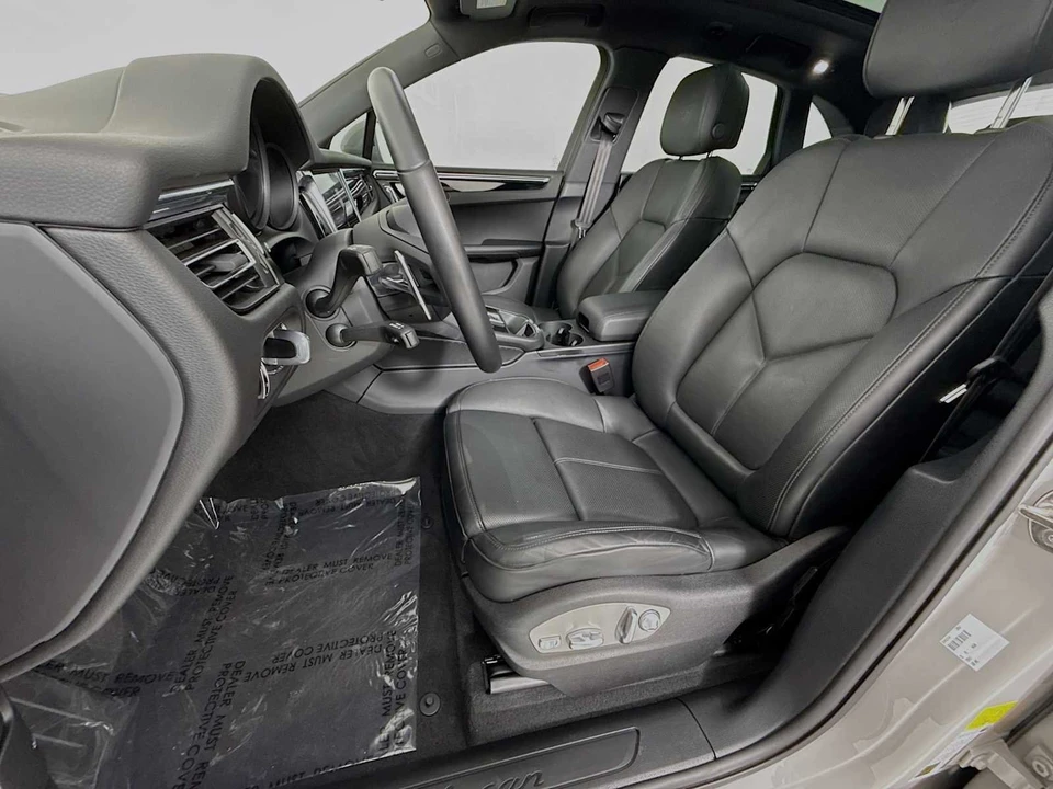2025 Porsche Macan - Image 5 of 31