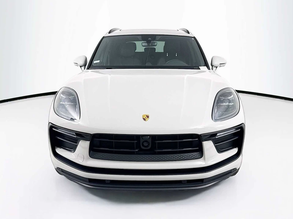 2025 Porsche Macan - Image 6 of 31