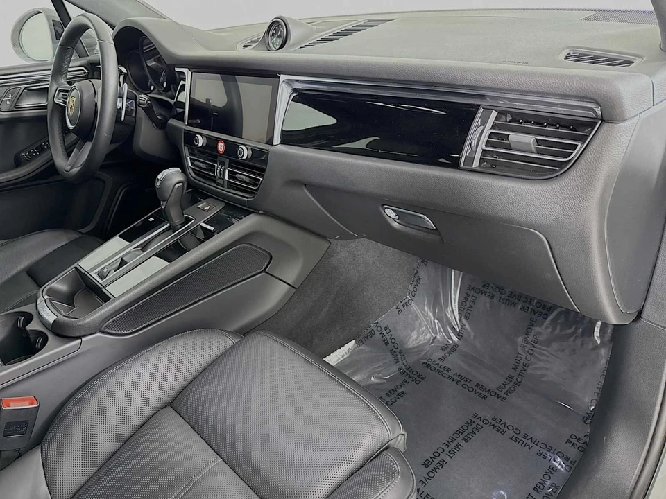 2025 Porsche Macan - Image 30 of 31