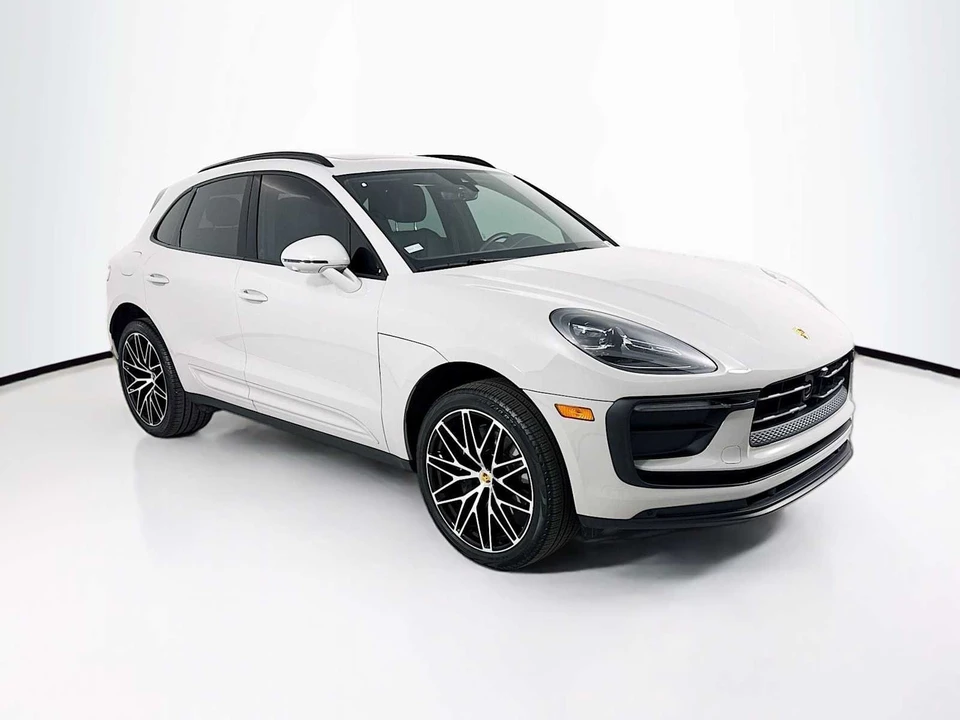 2025 Porsche Macan - Image 7 of 31