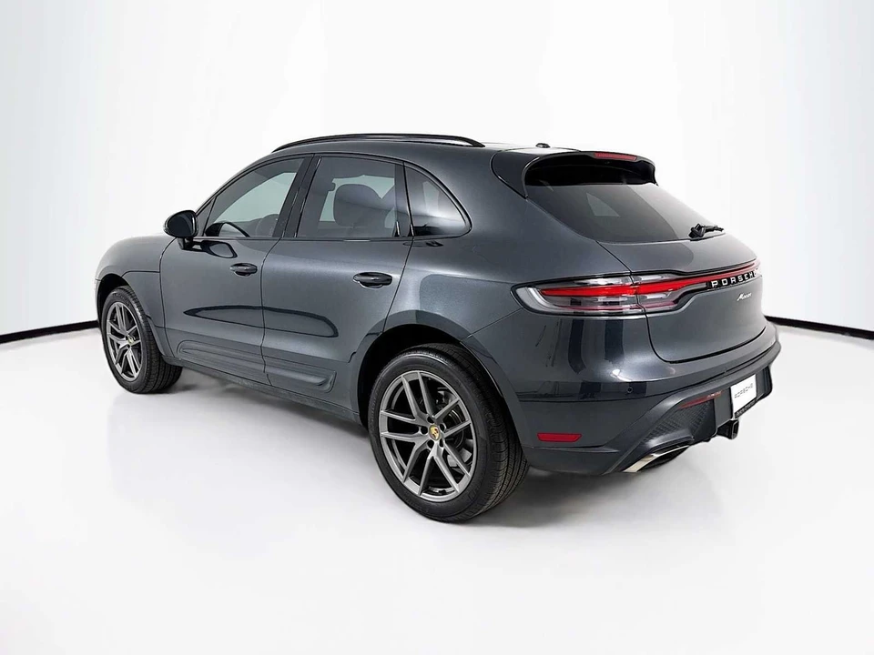 2025 Porsche Macan - Image 3 of 31