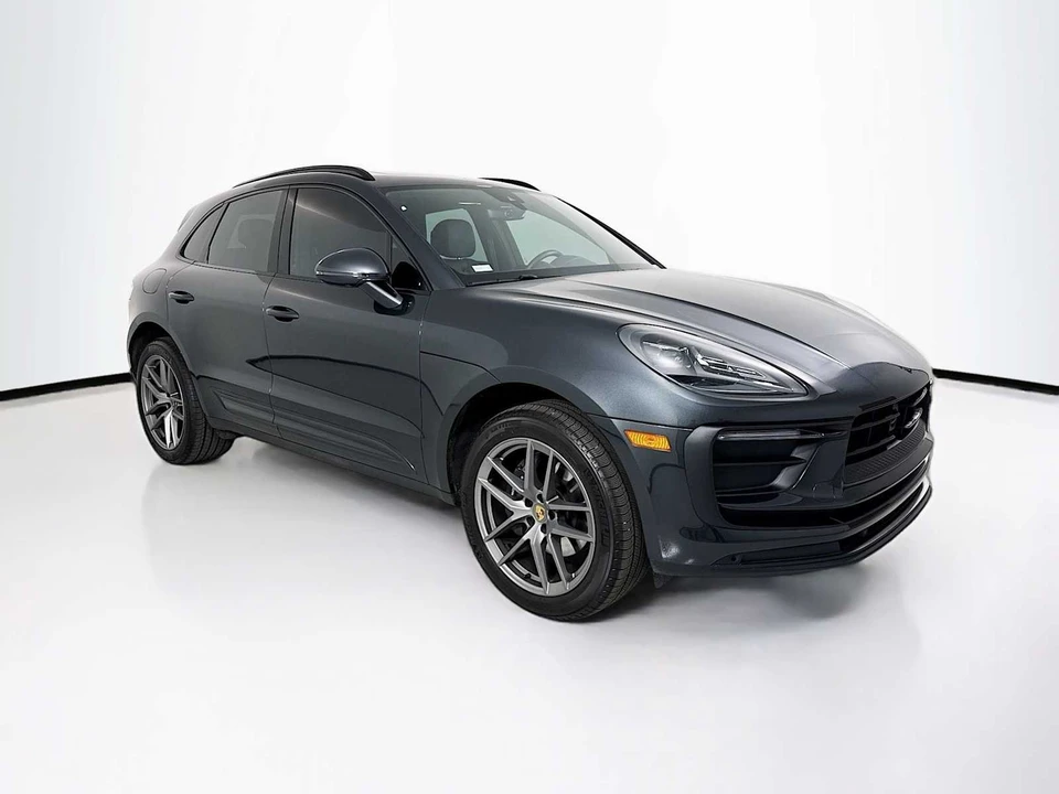 2025 Porsche Macan - Image 7 of 31