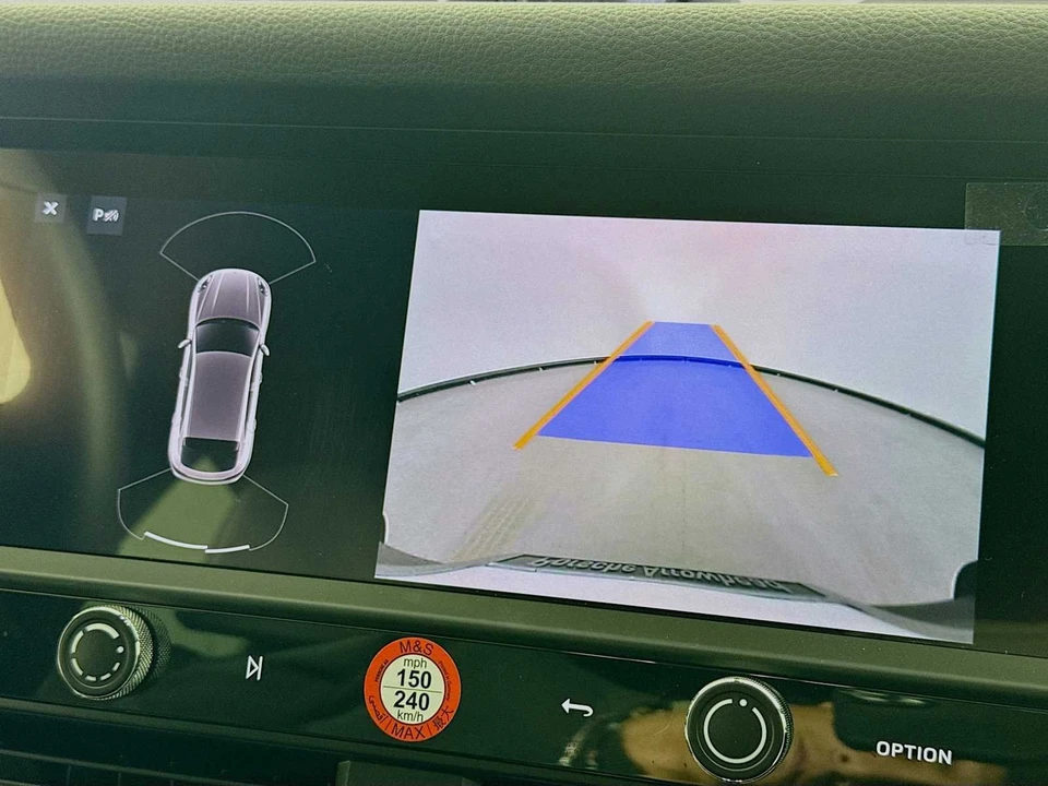 2025 Porsche Macan - Image 18 of 31