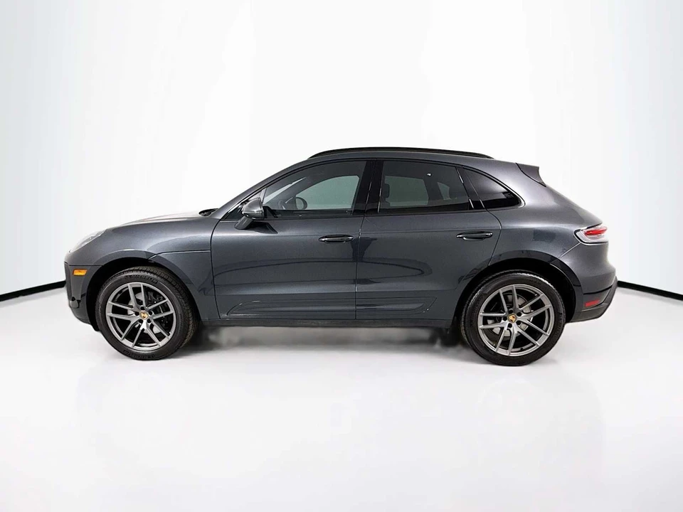 2025 Porsche Macan - Image 2 of 31