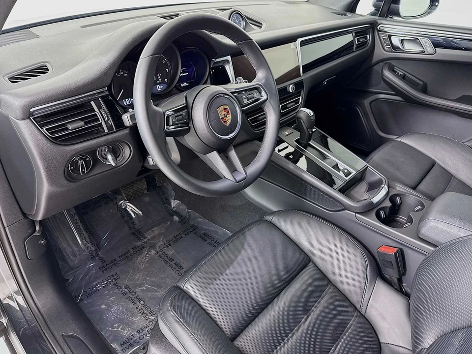 2025 Porsche Macan - Image 4 of 31