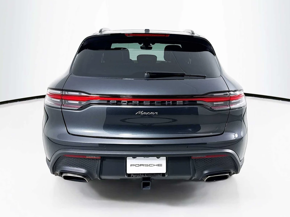 2025 Porsche Macan - Image 10 of 31