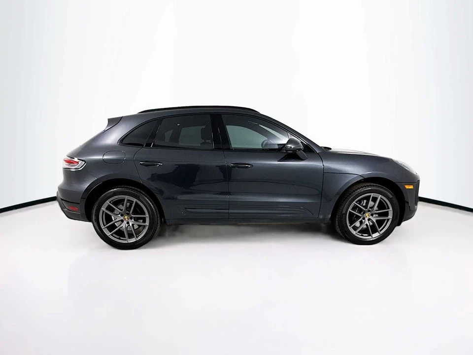 2025 Porsche Macan - Image 8 of 31
