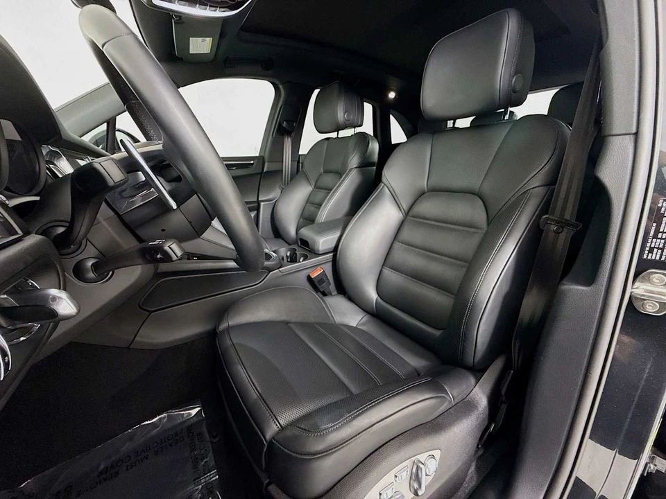 2025 Porsche Macan - Image 5 of 31