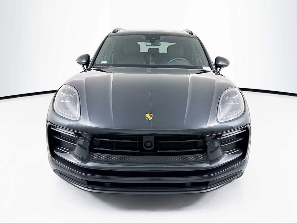 2025 Porsche Macan - Image 6 of 31