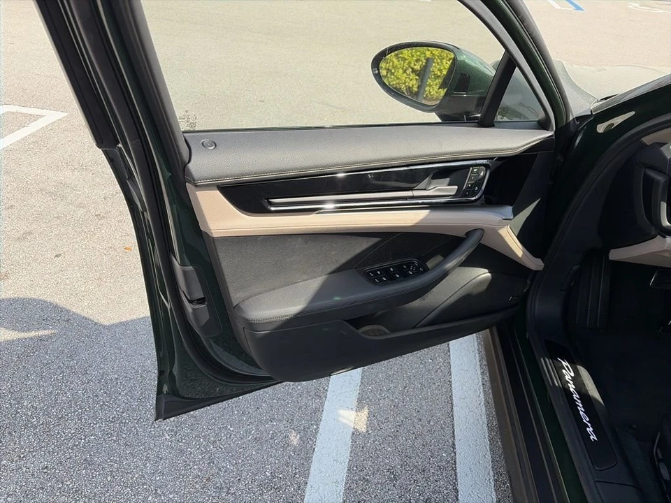 2025 Porsche 976 Panamera - Image 4 of 13
