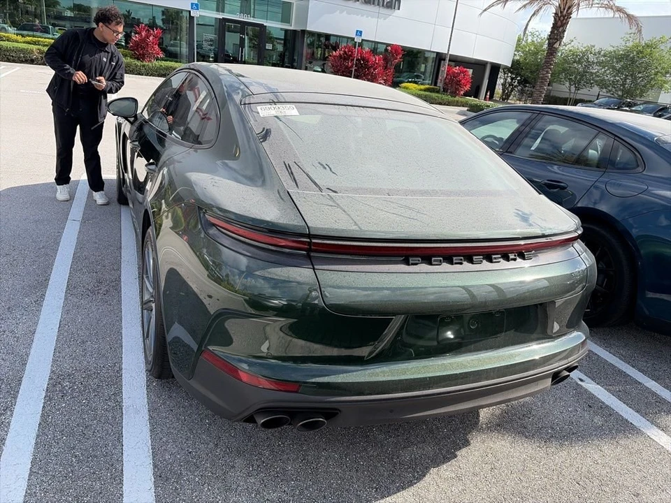 2025 Porsche 976 Panamera - Image 8 of 13