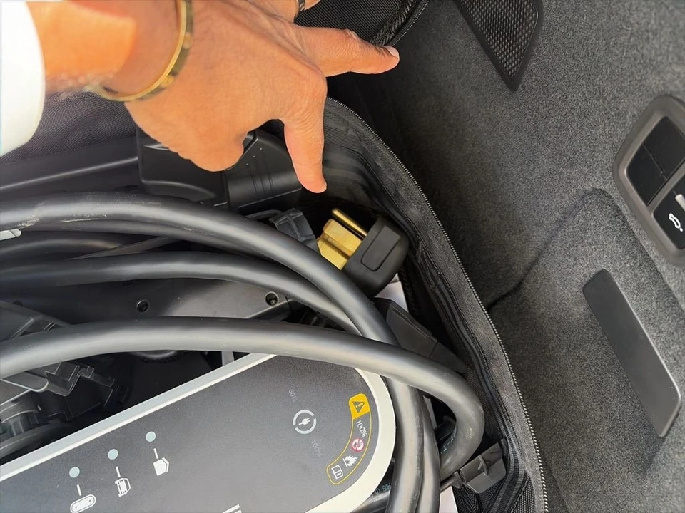 2026 Porsche 9Y0/9Y3 Cayenne - Image 11 of 18