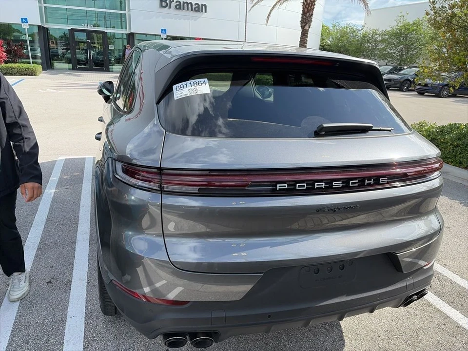 2026 Porsche 9Y0/9Y3 Cayenne - Image 7 of 18
