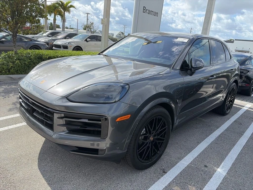 2026 Porsche 9Y0/9Y3 Cayenne - Image 6 of 18