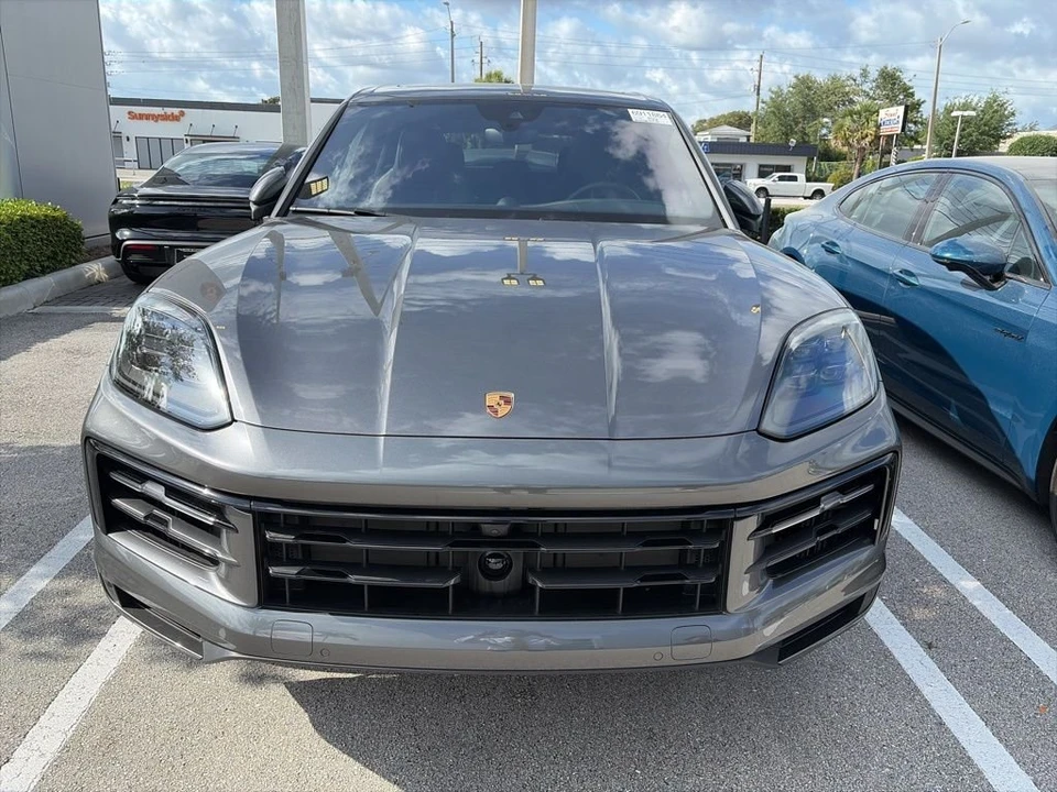 2026 Porsche 9Y0/9Y3 Cayenne - Image 4 of 18