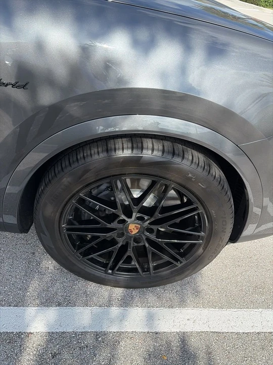 2026 Porsche 9Y0/9Y3 Cayenne - Image 16 of 18