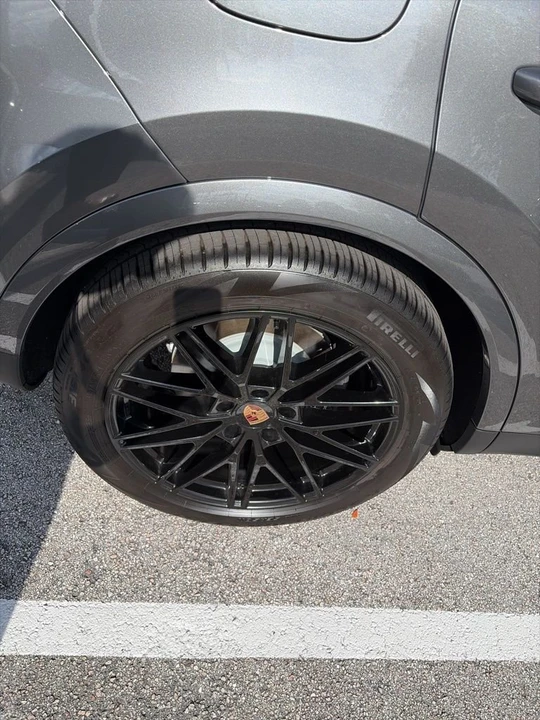 2026 Porsche 9Y0/9Y3 Cayenne - Image 15 of 18