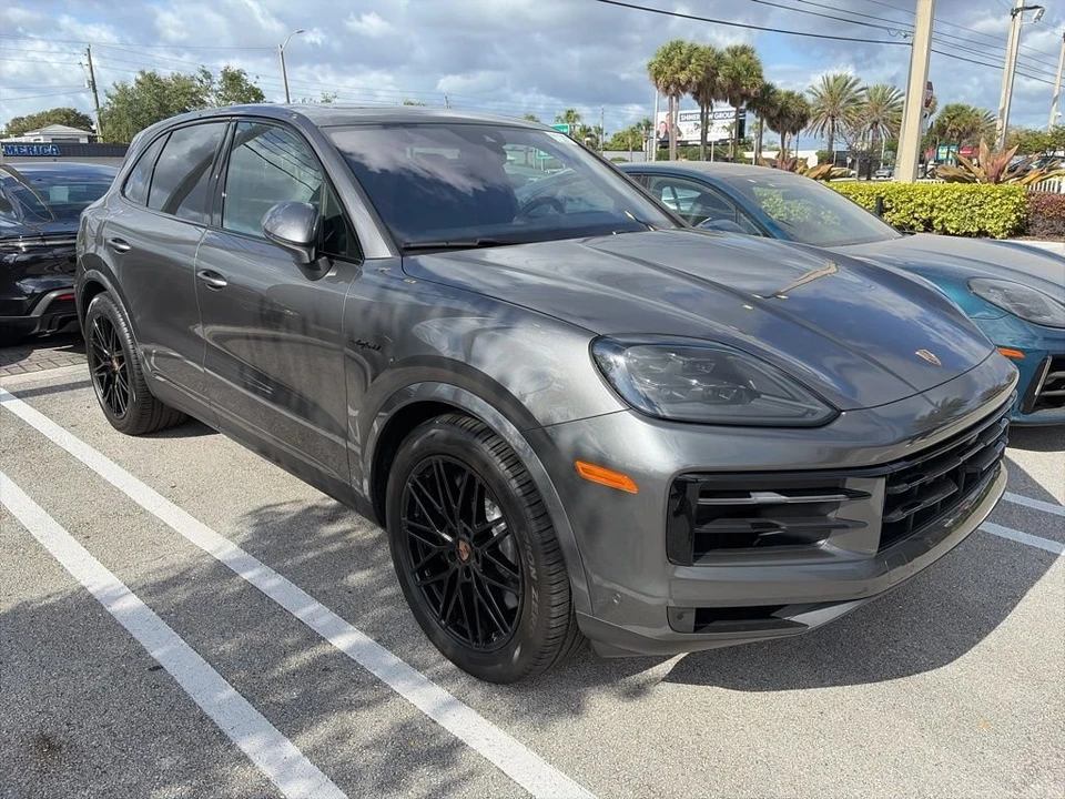2026 Porsche 9Y0/9Y3 Cayenne - Image 5 of 18