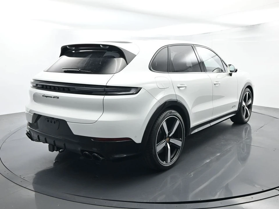 2026 Porsche 9Y0/9Y3 Cayenne GTS - Image 14 of 31