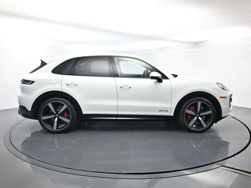 2026 Porsche 9Y0/9Y3 Cayenne GTS - Image 16 of 31