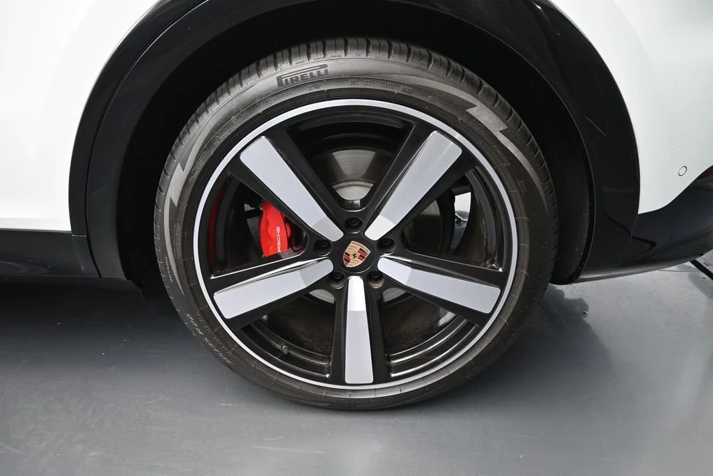 2026 Porsche 9Y0/9Y3 Cayenne GTS - Image 9 of 31