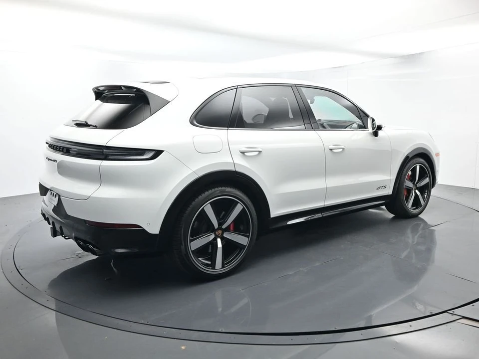 2026 Porsche 9Y0/9Y3 Cayenne GTS - Image 15 of 31