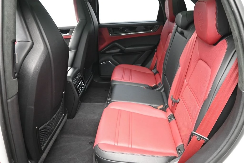 2026 Porsche 9Y0/9Y3 Cayenne GTS - Image 7 of 31