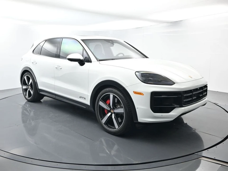 2026 Porsche 9Y0/9Y3 Cayenne GTS - Image 17 of 31