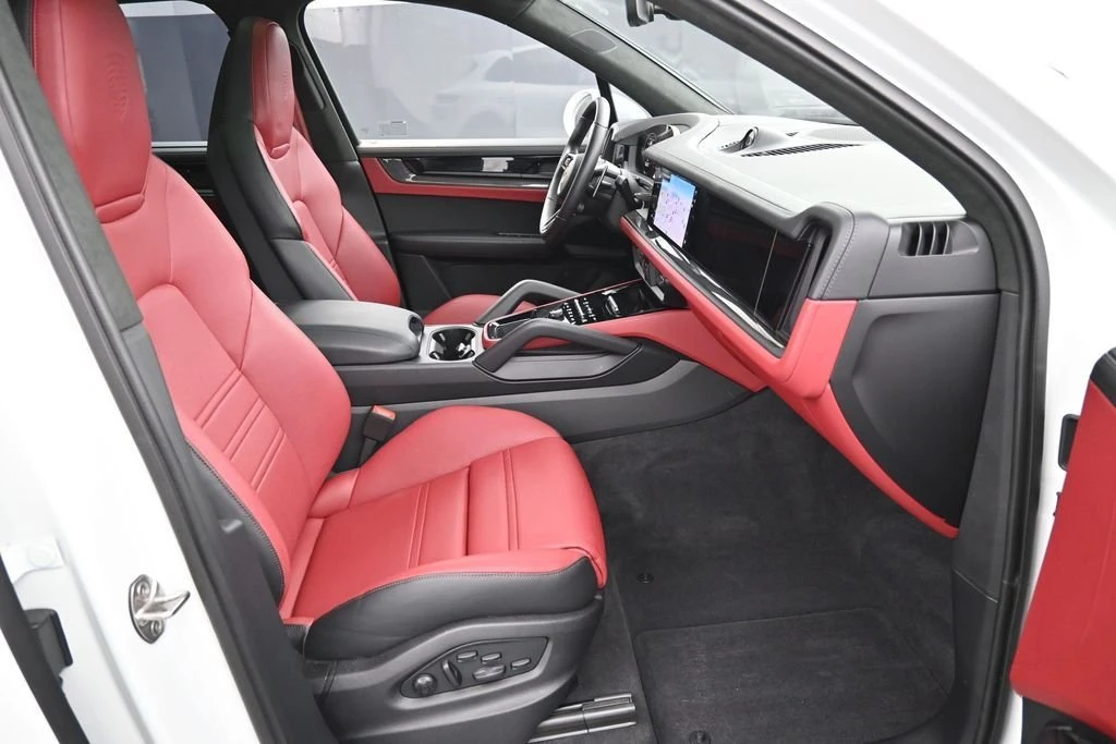 2026 Porsche 9Y0/9Y3 Cayenne GTS - Image 29 of 31