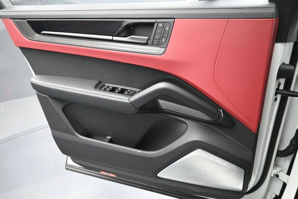 2026 Porsche 9Y0/9Y3 Cayenne GTS - Image 24 of 31
