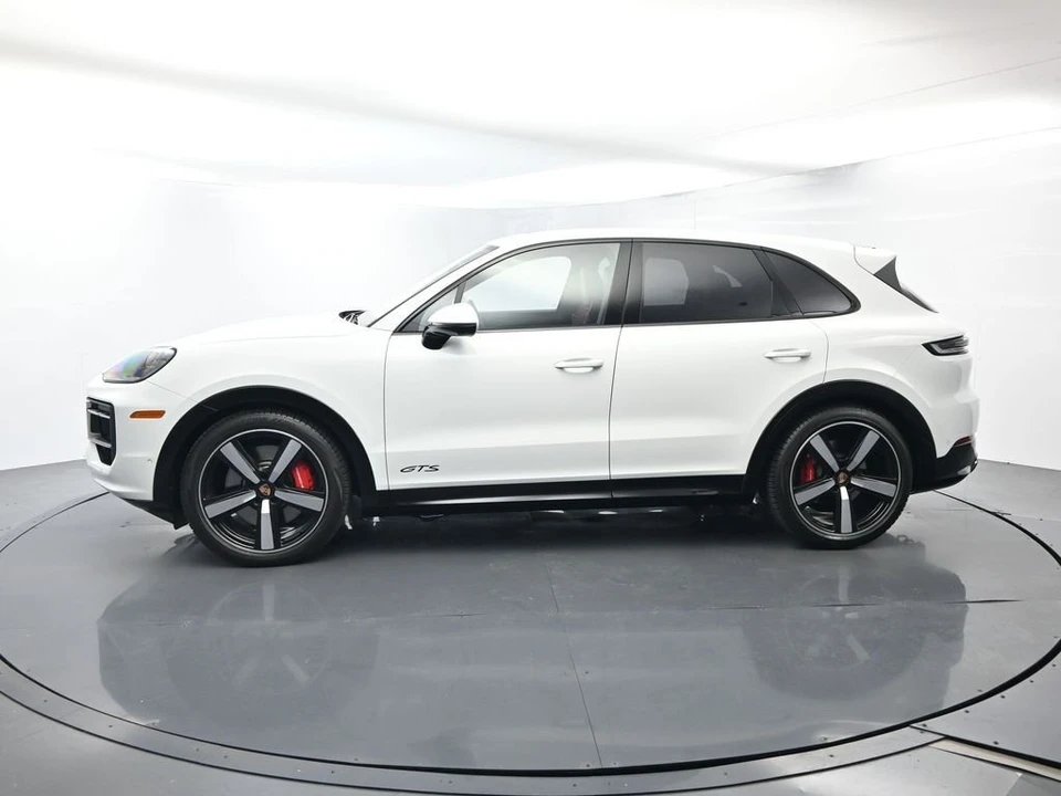 2026 Porsche 9Y0/9Y3 Cayenne GTS - Image 2 of 31