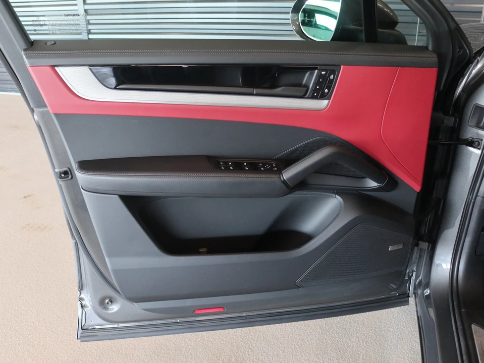 2026 Porsche 9Y0/9Y3 Cayenne Coupe - Image 22 of 28