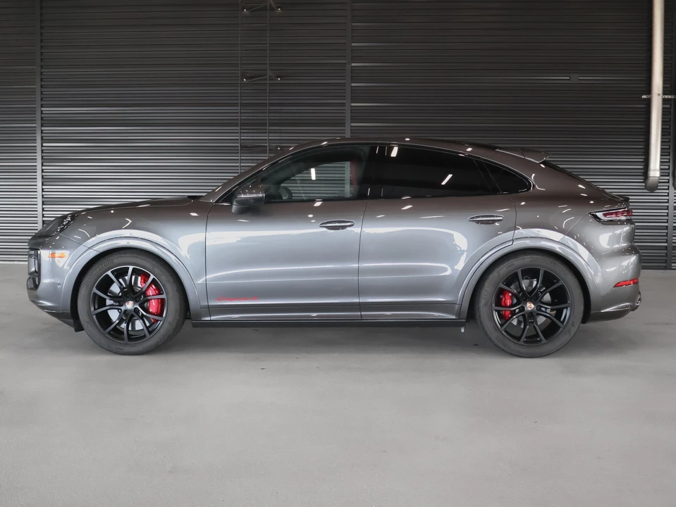 2026 Porsche 9Y0/9Y3 Cayenne Coupe - Image 2 of 28