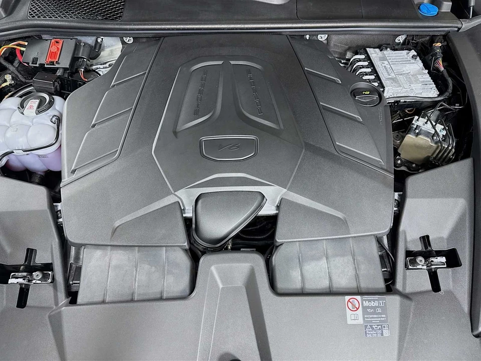 2026 Porsche 9Y0/9Y3 Cayenne Coupe - Image 30 of 31