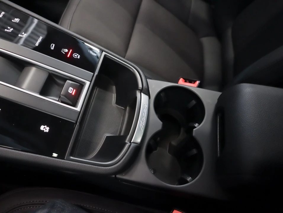 2026 Porsche Macan Electric - Image 18 of 29