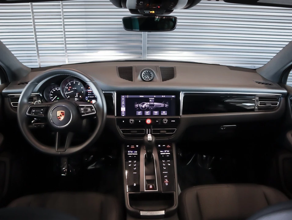 2026 Porsche Macan Electric - Image 14 of 29