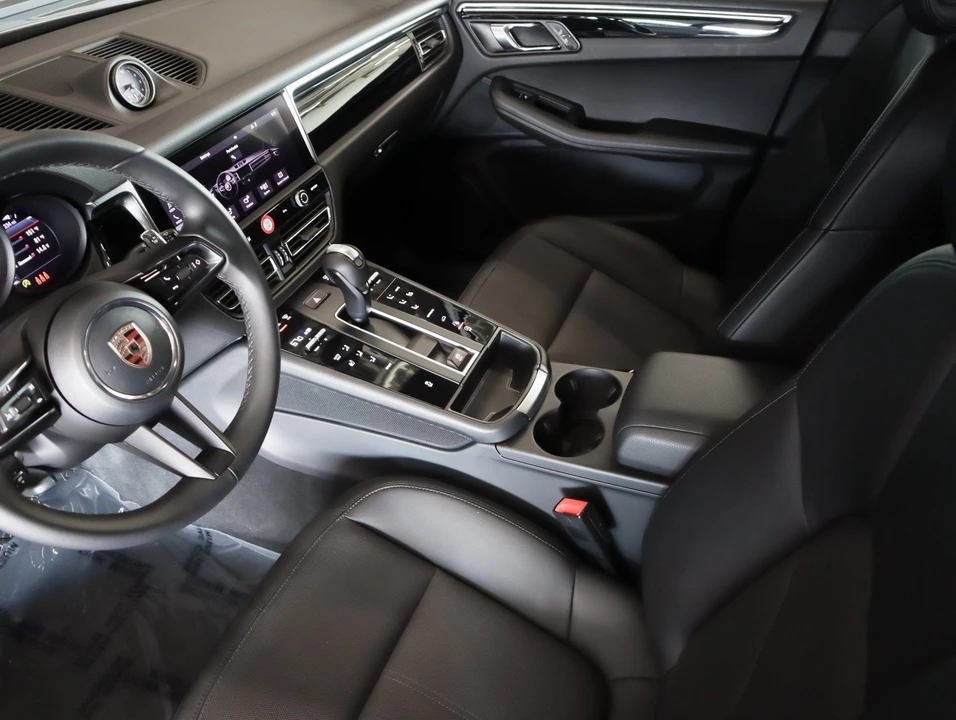 2026 Porsche Macan Electric - Image 19 of 29