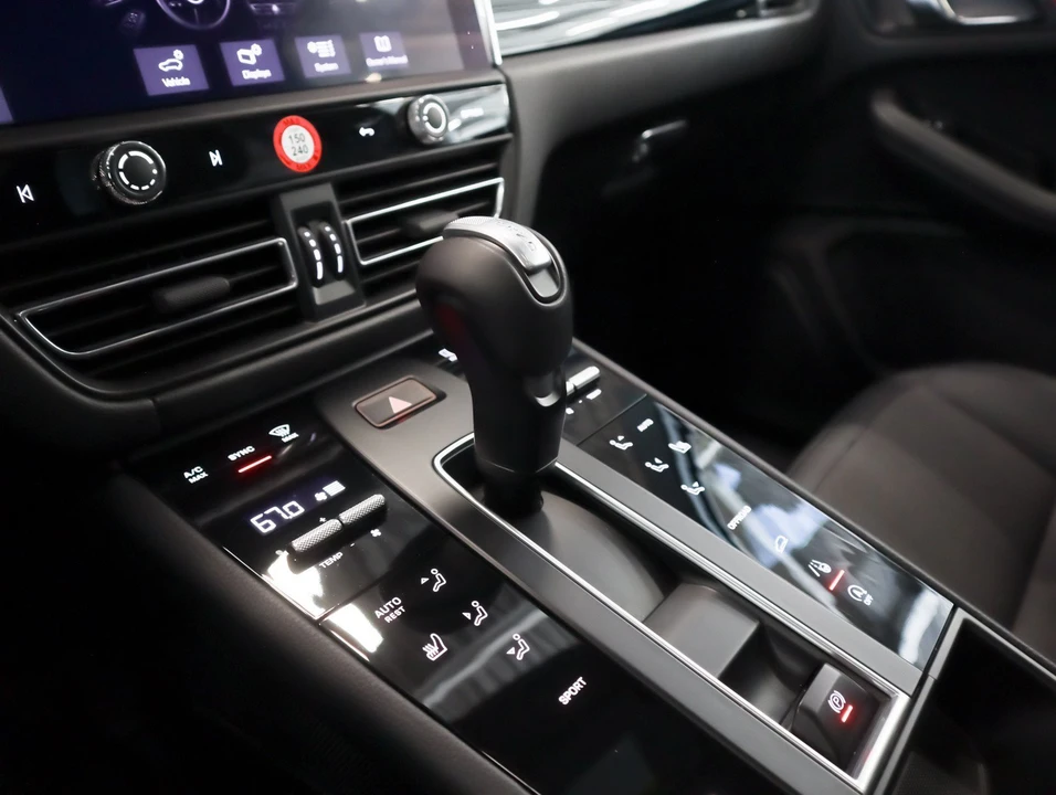 2026 Porsche Macan Electric - Image 17 of 29