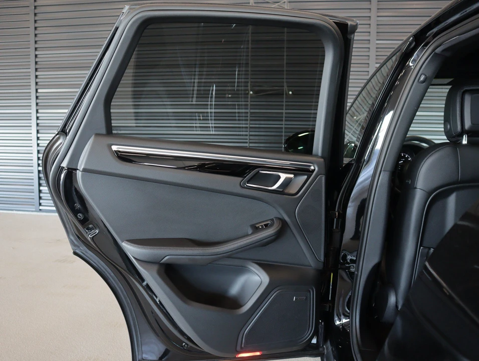 2026 Porsche Macan Electric - Image 24 of 29