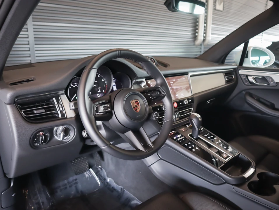 2026 Porsche Macan Electric - Image 4 of 31