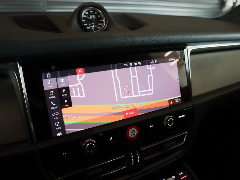 2026 Porsche Macan Electric - Image 22 of 31