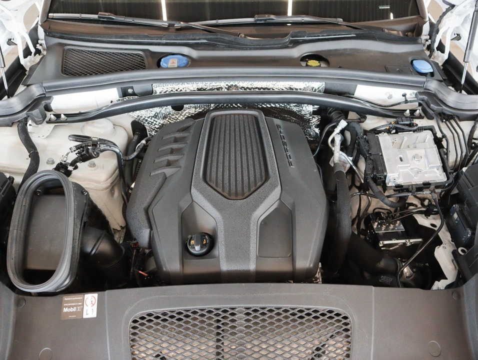 2026 Porsche Macan Electric - Image 30 of 31