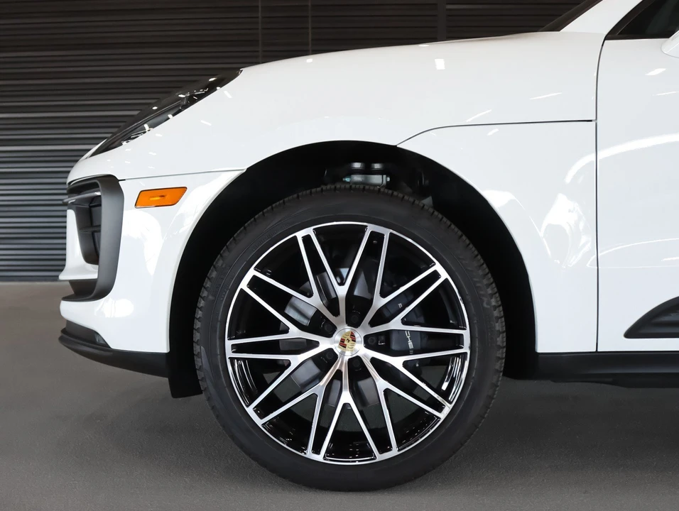 2026 Porsche Macan Electric - Image 12 of 31
